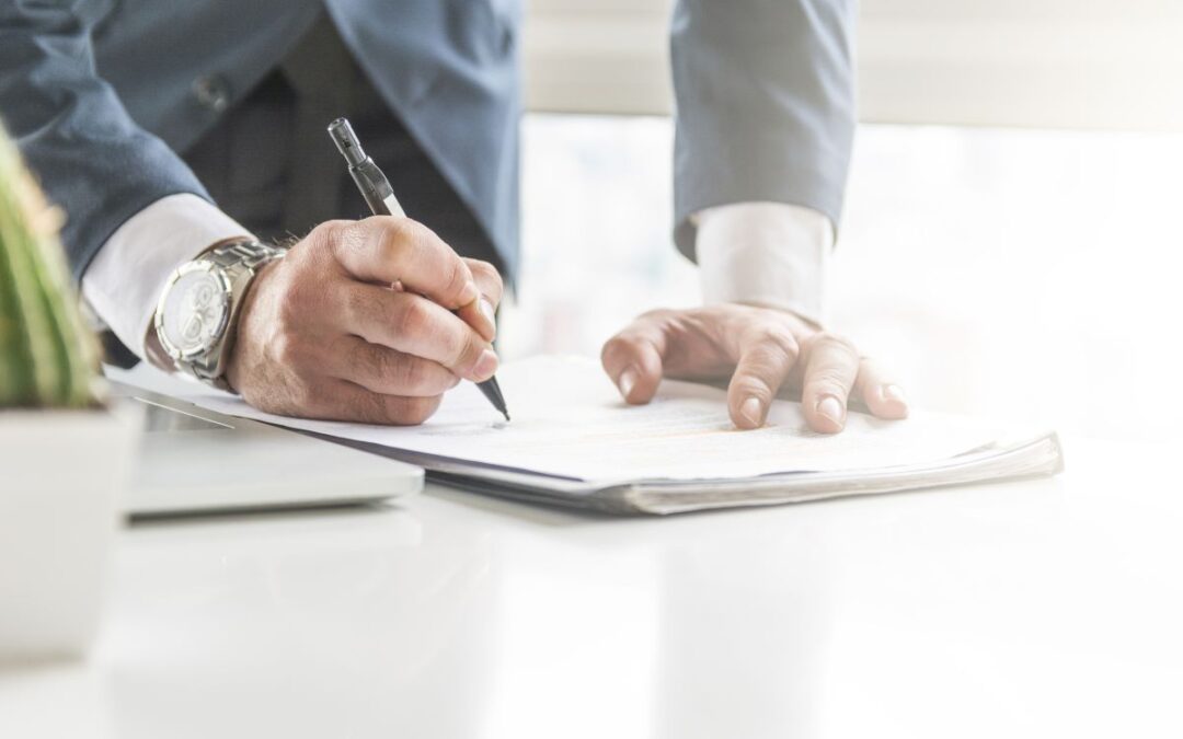 EFICACIA DE LOS CONTRATOS: DOCUMENTO PRIVADO Y ESCRITURA PÚBLICA