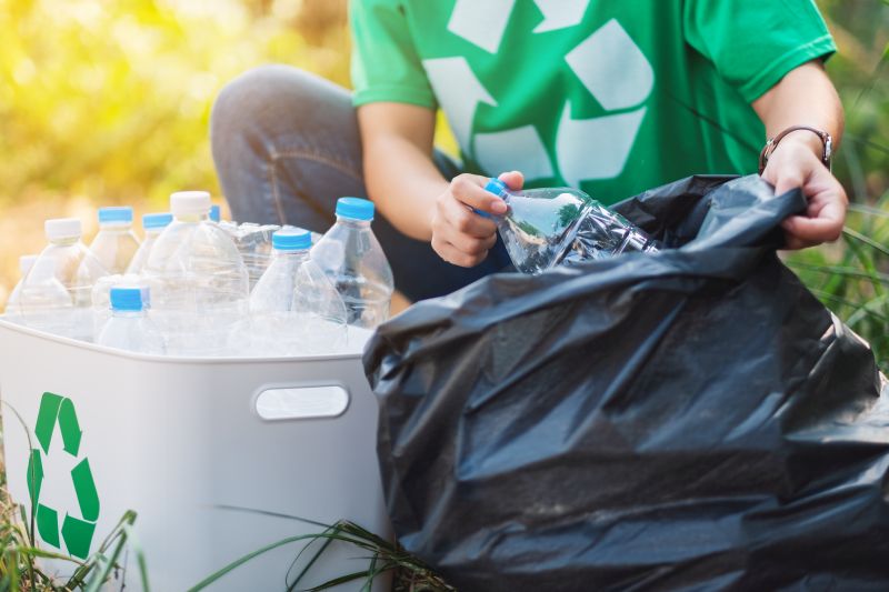 RECICLAR O PAGAR: EL NUEVO IMPUESTO A LOS ENVASES DE PLÁSTICO NO REUTILIZABLES EN 10 PREGUNTAS